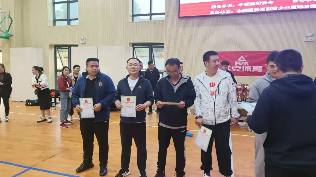 专业篮球运动员推荐的赛事训练计划_0